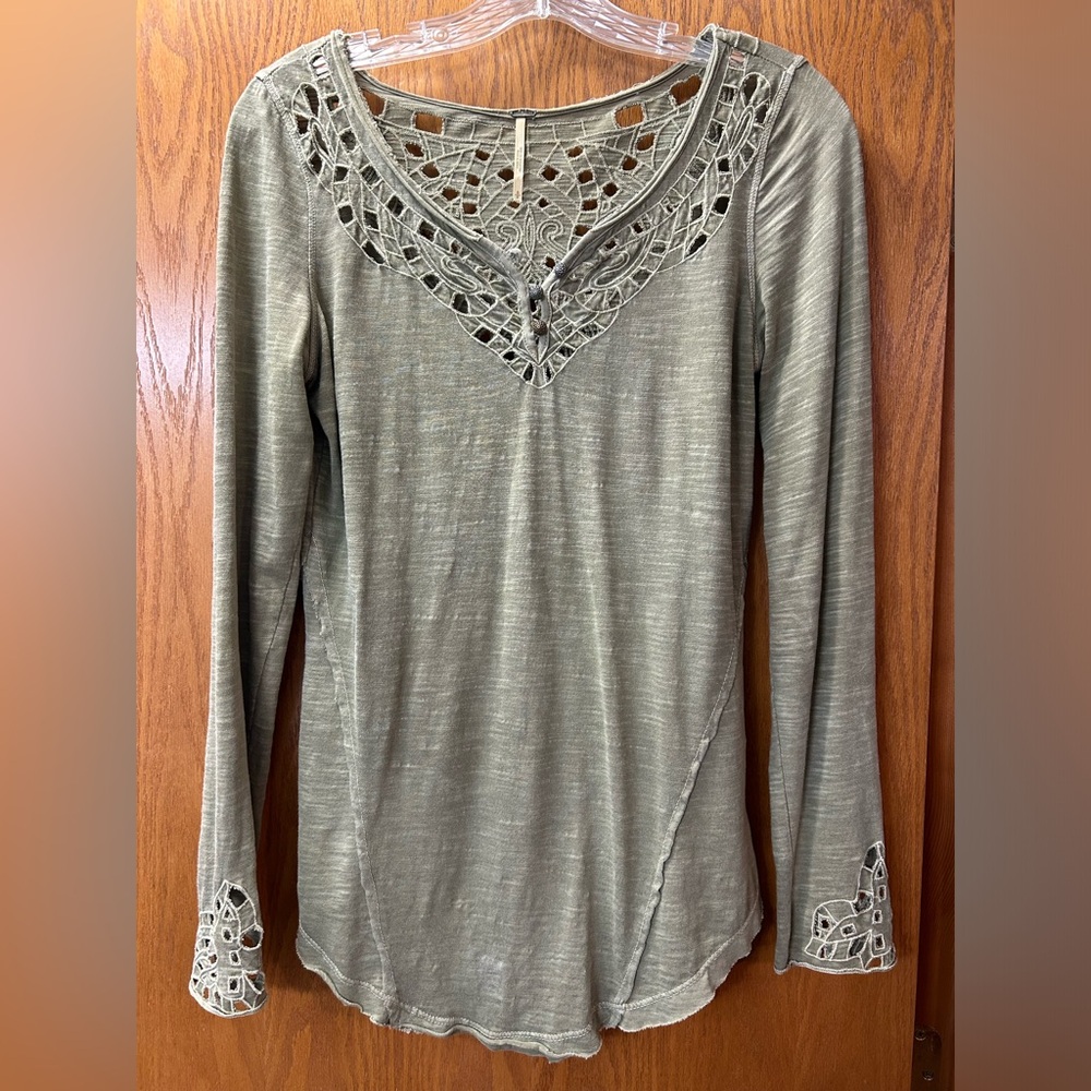Free People long sleeved cutout top